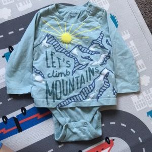 Baby GAP “Let’s climb mountains”size 12-18 months
